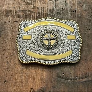 Cross belt buckle